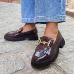 Mocasines burdeos hebilla dorada