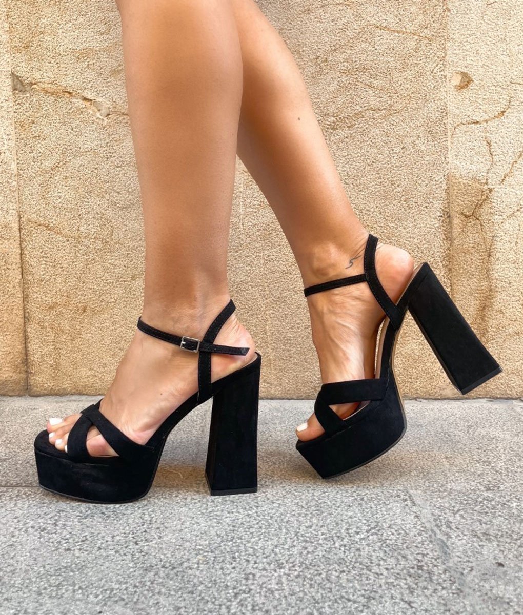 plataforma-negros-1.jpg Sandalias plataforma negras - Imagen 1